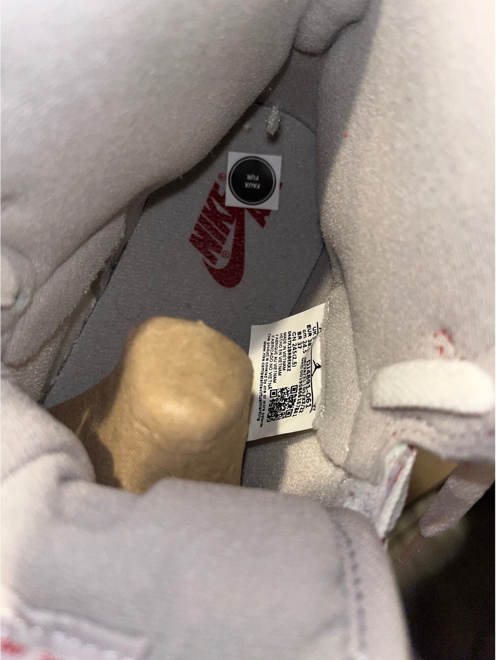 Jordan 1s - Picture 3 of 4